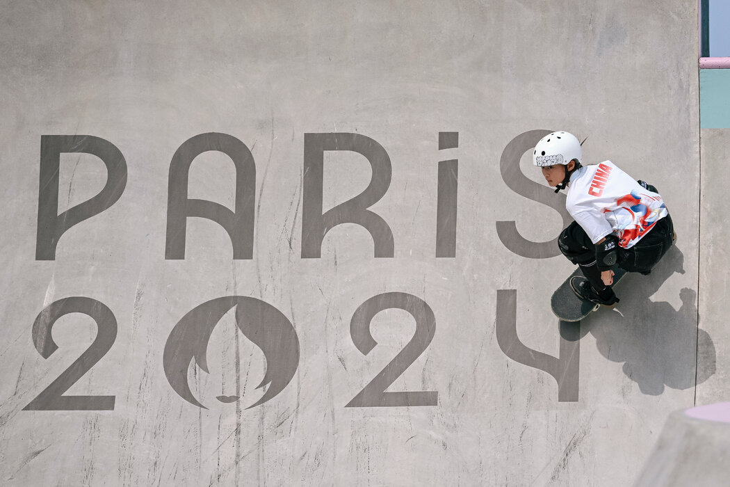 奥迪召开发布会展示2026赛季概念车，拜仁众将与车进行合影