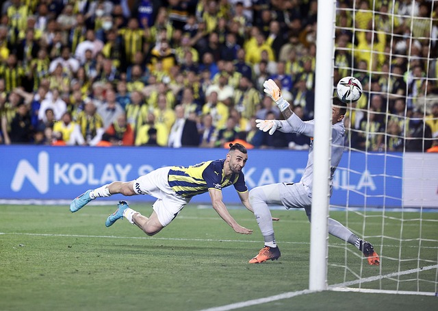 加拉塔萨雷0-1圣吉罗斯联合，普罗米斯-戴维制胜，云亚伊染红